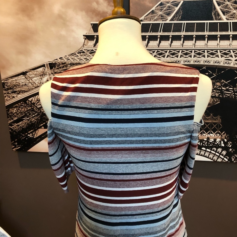 Cold shoulder top - Picture 2 of 6